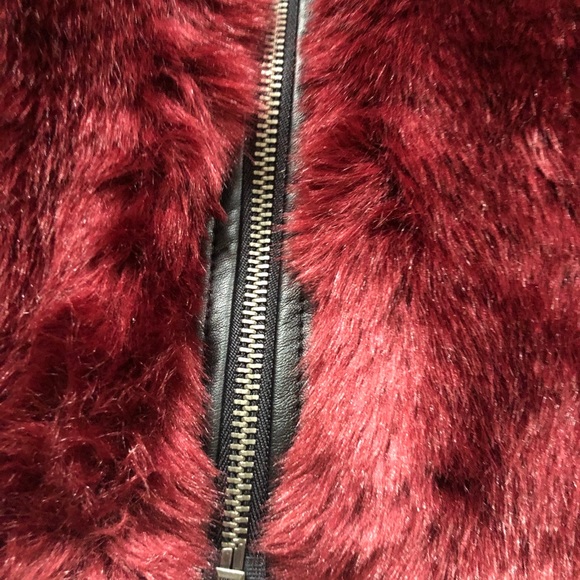 🚫SOLD🚫 Cranberry faux fur women’s coat - Picture 6 of 7